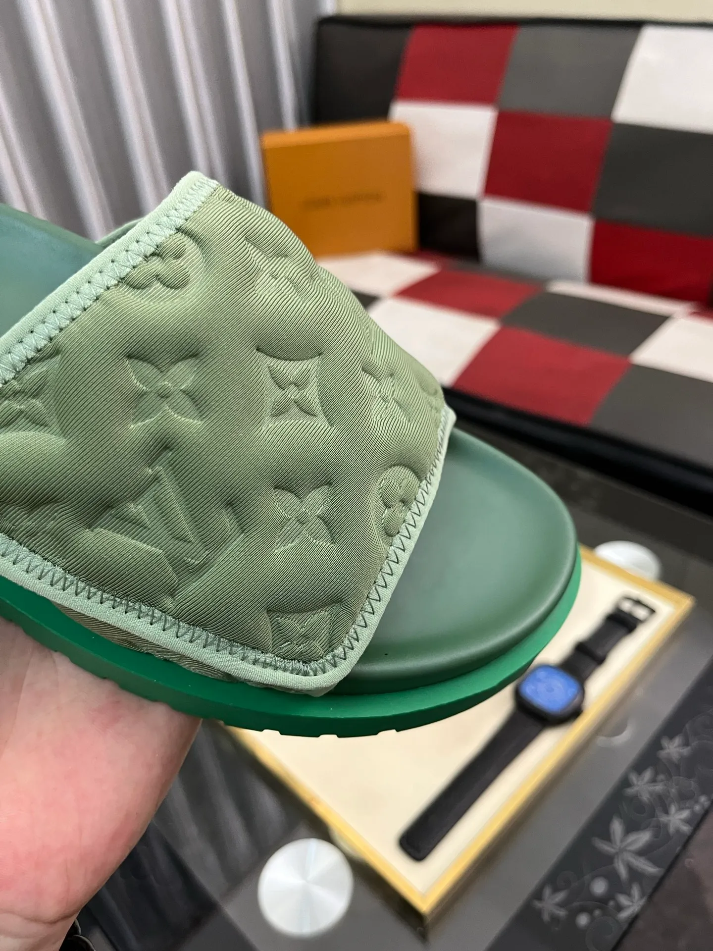 Men's men's shoes💰320⌚️⌚️[Louis Vuitton LV slippers] (high-end cowhide) counter 1:1 fashion style summer must-have! The designer used LV’s iconic outsole. The original simple slippers instantly become fashionable! The upper is made of flexible special cowhide leather straps alternately, and the workmanship is exquisite! A must-have for stylish men in summer, size 38-44